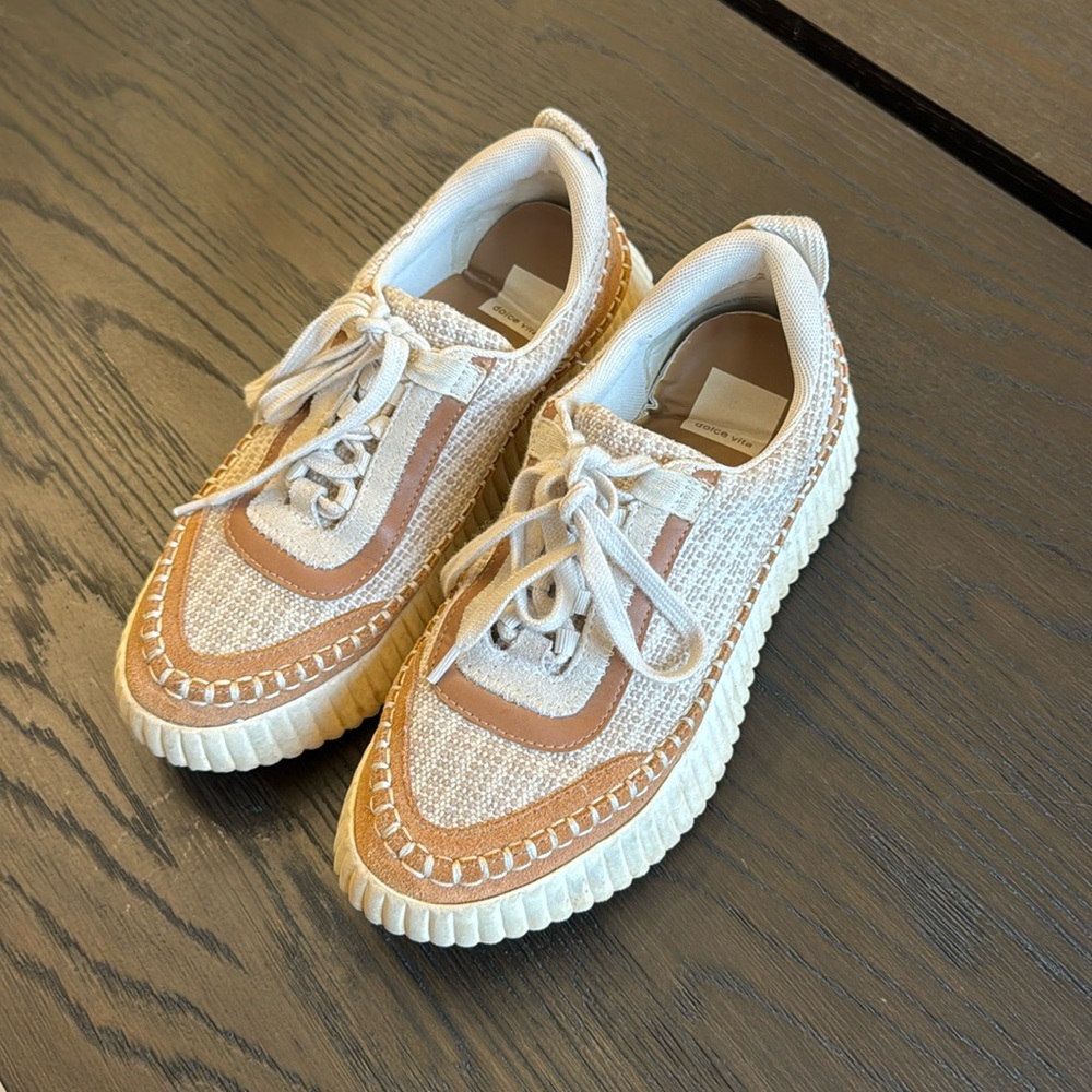 Dolce Vita sneaker platform